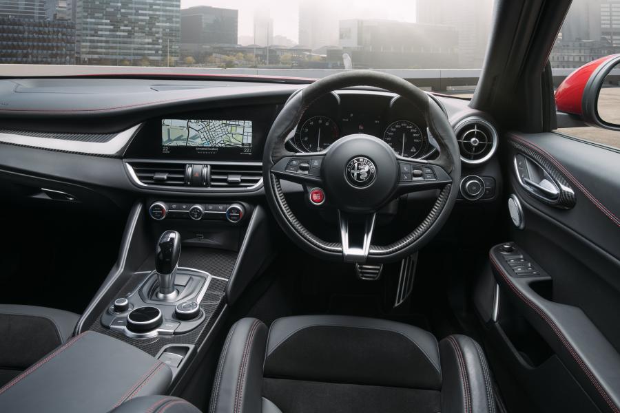 Торпедо Alfa Romeo Giulia Quadrifoglio (952) 2017 года  (AU) (фото 26 из 41)